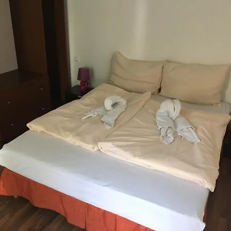 Vizparti Apartmanok * Balatonfenyves