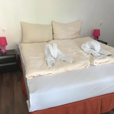 Vizparti Apartmanok Apartament *