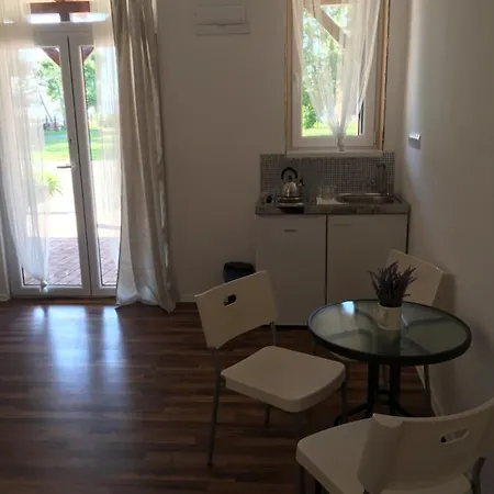 Vizparti Apartmanok * Balatonfenyves